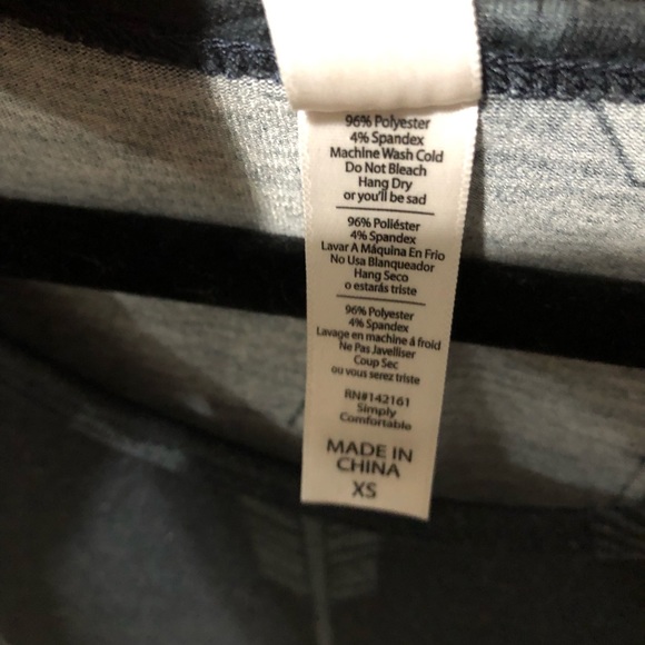 XS LuLaRoe Classic Tee - Picture 3 of 3